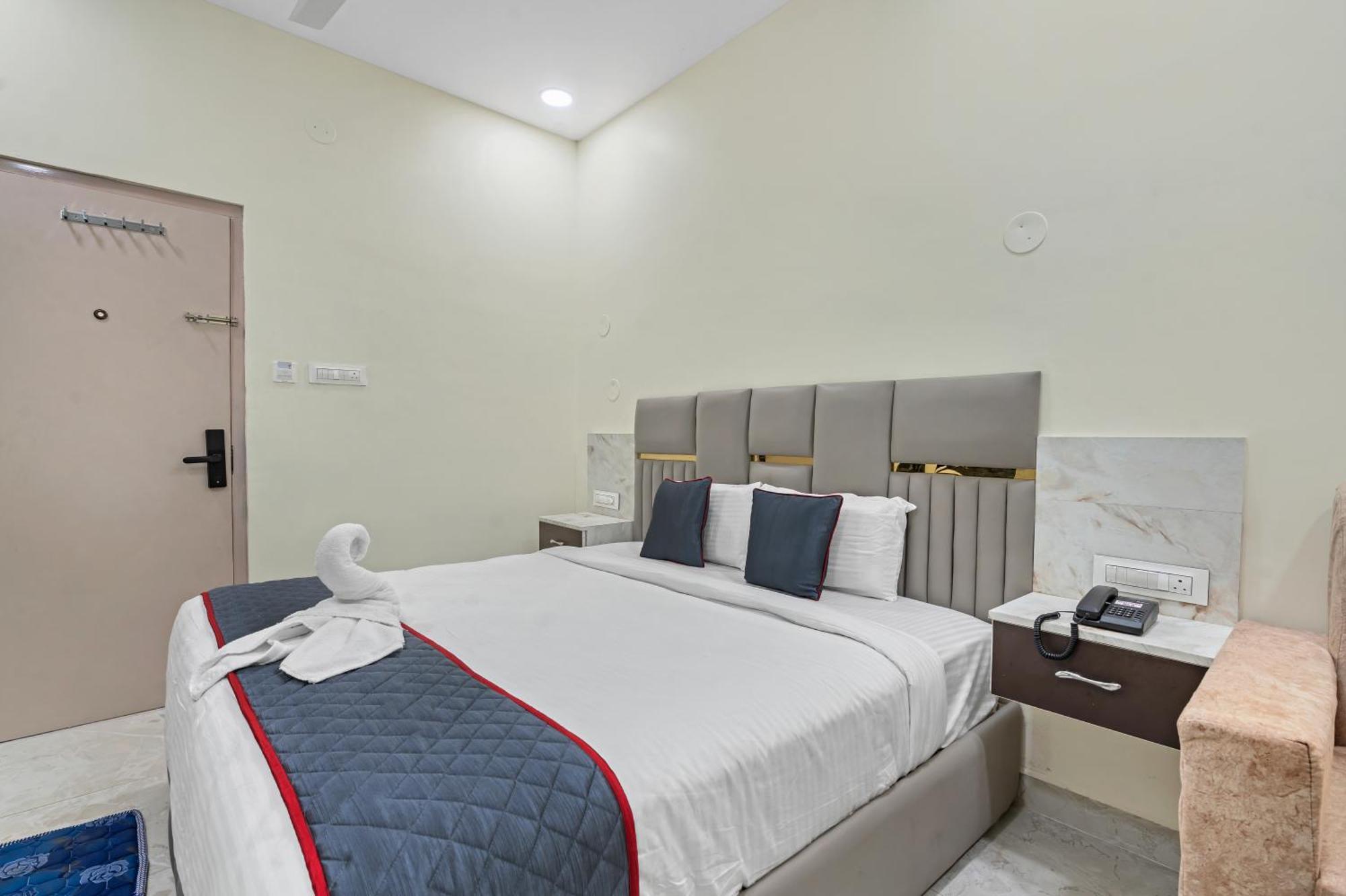 Hotel Sky Land Khammam Kültér fotó